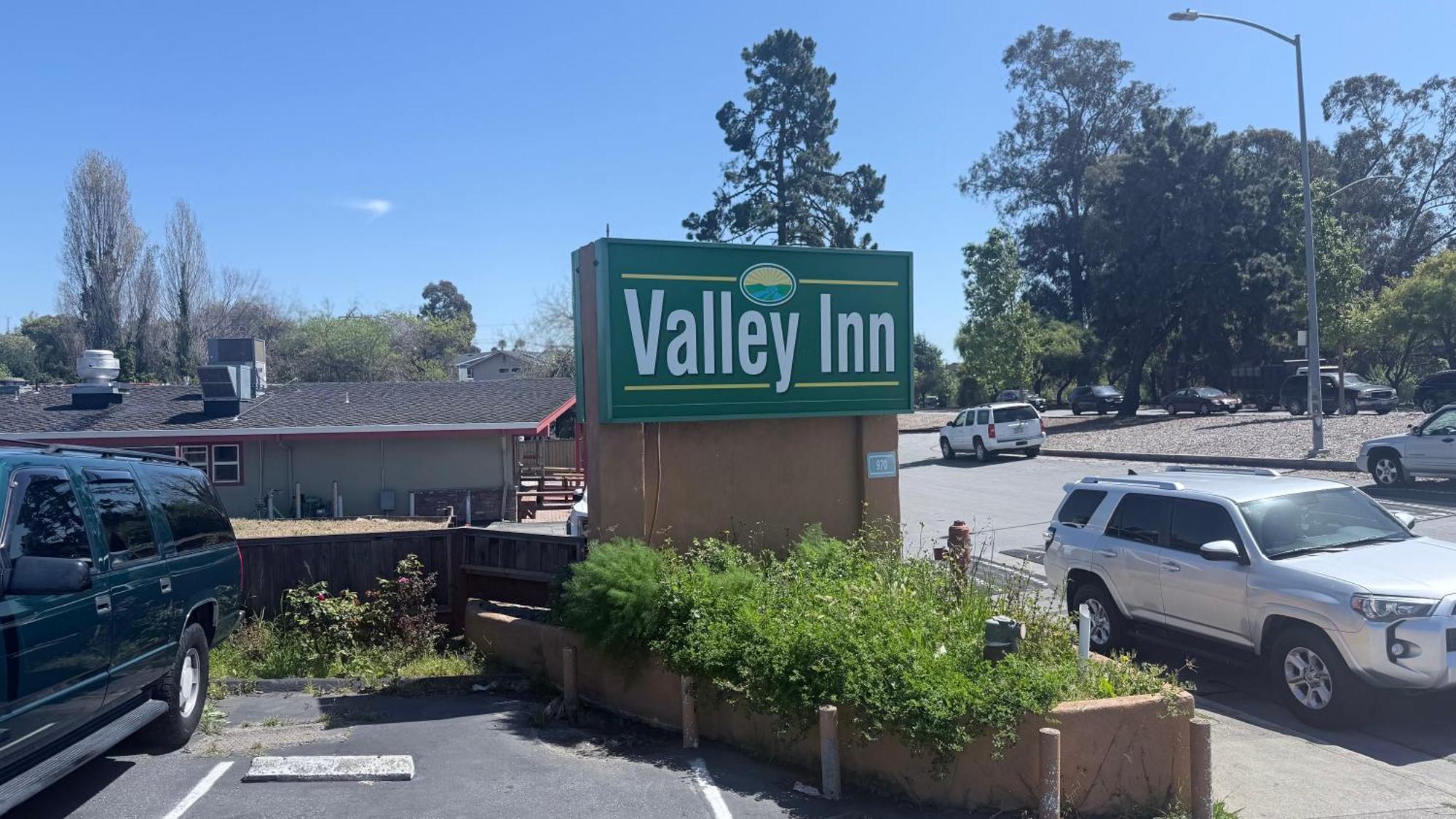 Valley Inn Уотсонвилл Экстерьер фото