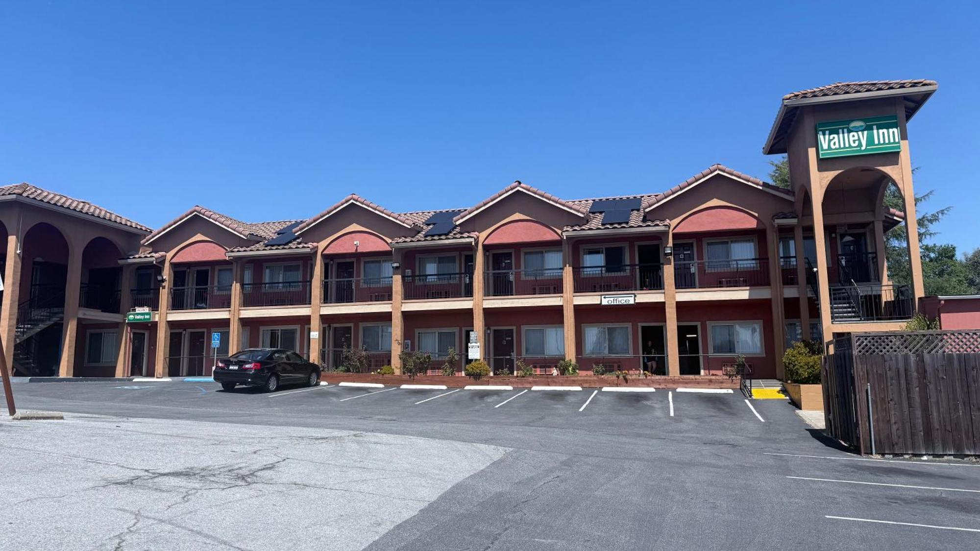 Valley Inn Уотсонвилл Экстерьер фото